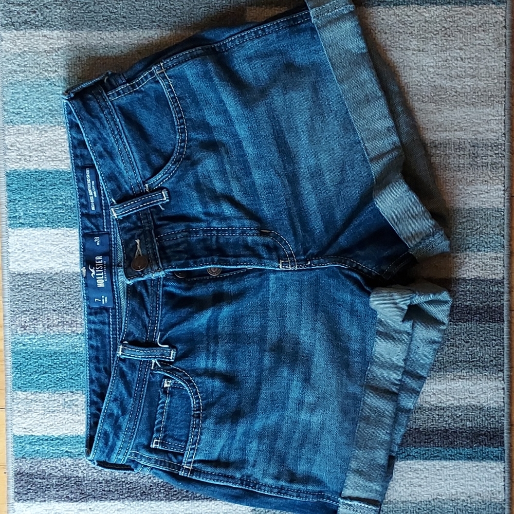 🟢 Hollister Jean Shorts sz 7/28  Boyfriend-High Rise-Button Front